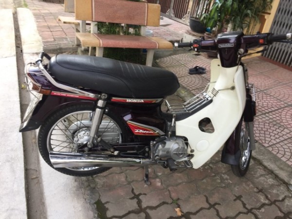 Honda Dream 'đồng nát' dọn lại chơi Tết đẹp lung linh