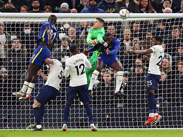 Ghi bàn bằng... lưng, Ruediger đưa Chelsea vào chung kết cúp Liên đoàn Anh