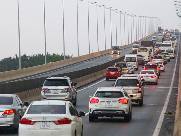 Đề xuất người có bằng lái dưới 1 năm không chạy ôtô quá 60km/h, không chạy xe trên cao tốc