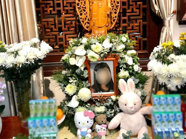 Gia đình bé gái 8 tuổi 'đau xé lòng' tiết lộ: 'Bố ruột ngăn cản sư thầy làm lễ cầu siêu cho con'