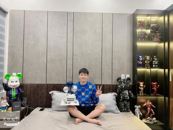 Hoàng Đức đón sinh nhật trong phòng vì bị nhiễm Covid-19, bạn gái xinh đẹp gửi lời nhắn ngọt ngào