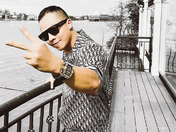 Khoe diện cả 'cây' đồ hiệu sang chảnh, Vũ Khắc Tiệp bất ngờ bị một trang Instagram chuyên về đồng hồ hiệu 'bóc phốt' dùng hàng 'fake'