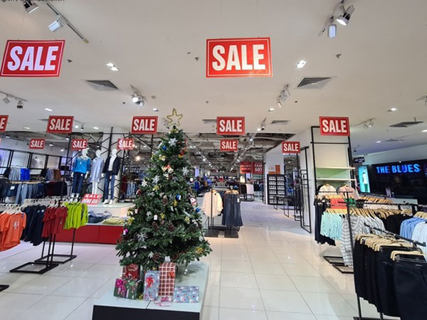 Hà Nội: Cận Tết Nguyên đán cửa hàng thời trang đua nhau “sale sập sàn”