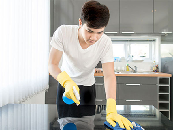 Gần tết, vợ méo mặt khi chồng đuổi người giúp việc