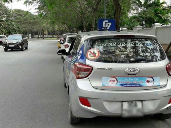 Hà Nội: Tài xế taxi bị cướp cứa cổ thoát chết