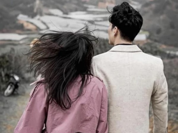 Vừa mới ly hôn, chồng Lâm Khánh Chi liên tục đăng ảnh tình tứ bên gái lạ