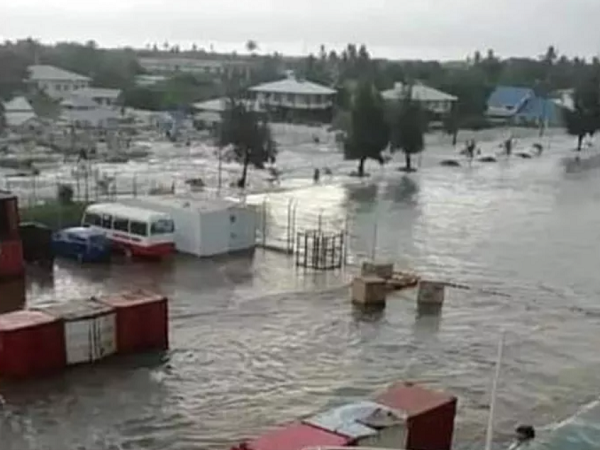 Sóng thần lan tới Nhật Bản sau núi lửa phun ở Tonga