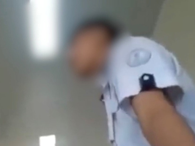 Nam sinh gây bão khi đứng giữa lớp chất vấn thầy giáo: 'Học như thế thì học làm gì?'