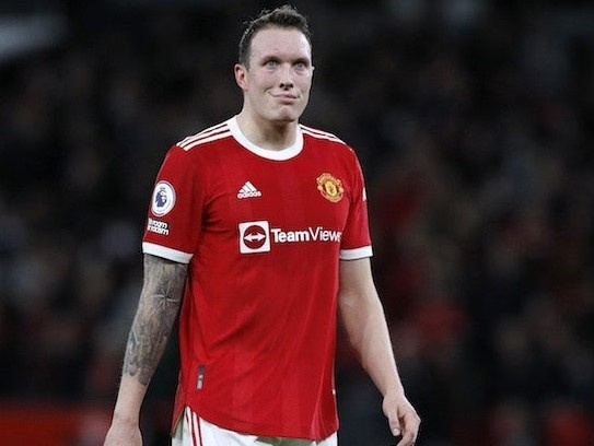MU hét giá Phil Jones ngất ngưởng, các đối tác chạy 'mất dép'