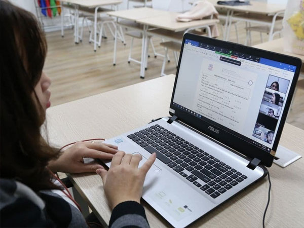 Băn khoăn điểm thi học kỳ online 'đẹp long lanh' của học trò