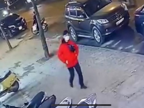 Tên cướp F0 khống chế 3 mẹ con mặc áo gió 2 mặt để 'biến dạng'