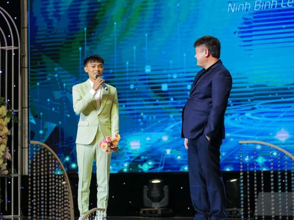 Bầu Thụy hé lộ khoản nợ cũ của gia đình Hồ Văn Cường trước khi nổi tiếng, đến 500 nghìn cũng không có