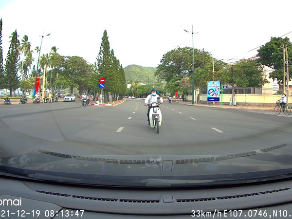 Cụ ông bắt đền 10 triệu khi bị xe tông, xem xong clip dân mạng ngán ngẩm: 'Thánh ăn vạ đây rồi !'