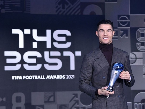 Tấn tần tật về những giải thưởng tại FIFA The Best 2021: Lewandowski vượt mặt Messi, Ronaldo nhận giải đặc biệt, mãn nhãn bàn thắng đẹp nhất