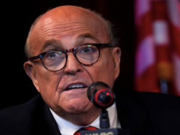 Nhóm luật sư hỗ trợ ông Trump nhận trát hầu toà