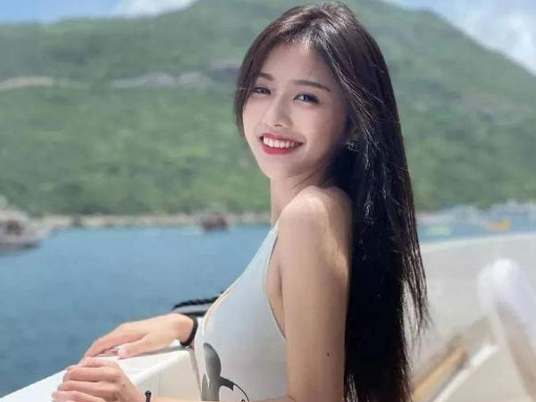 'Hoa khôi học đường đẹp nhất Hong Kong' khiến cõi mạng 'đổ gục' trước nhan sắc xinh đẹp