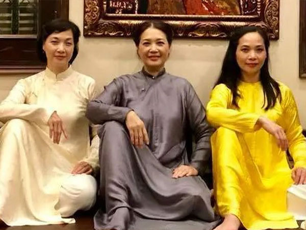 Là mỹ nhân lừng danh showbiz Việt một thời, cuộc sống và nhan sắc của ba chị em nhà Lê Khanh hiện tại ra sao?