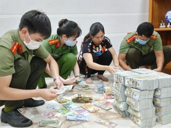 Bắt 6 đối tượng liên quan đường dây mua bán vàng lậu và USD
