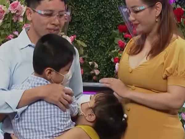 Bạn muốn hẹn hò: Mẹ đơn thân dắt hai con nhỏ đi tìm bạn đời, câu chuyện phía sau khiến khán giả nước mắt rưng rưng