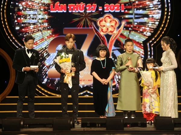 Mai Vàng 2021: Ngô Kiến Huy thắng lớn với 2 giải quan trọng, Quyền Linh nhận cúp Nghệ sĩ vì cộng đồng