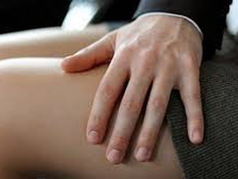 Một Trưởng khoa Bệnh viện Nhi bị tố sàm sỡ nữ cấp dưới ngay tại viện