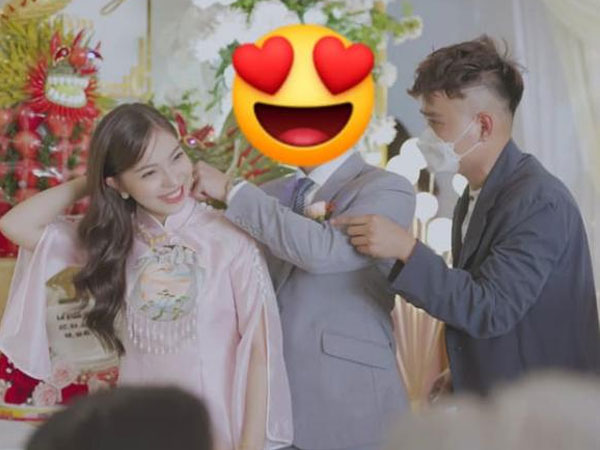 Sính lễ nhà chồng giàu có trao cho Nhật Lê cực khủng: 8 cây vàng, 1 dây chuyền kim cương, 1 lắc vàng