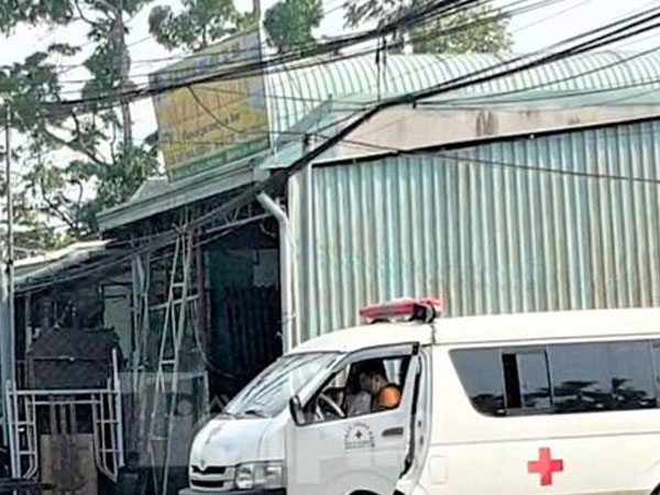Cô gái ngất lịm khi phát hiện chồng chưa cưới tử vong trong tư thế treo cổ