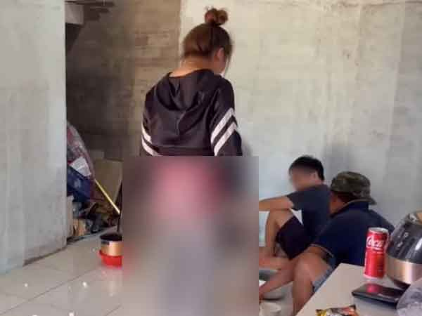 Ăn mặc phản cảm rồi lượn lờ khiến nhóm nam giới che mặt chạy khắp phòng, cô gái bị 'ném đá' dữ dội