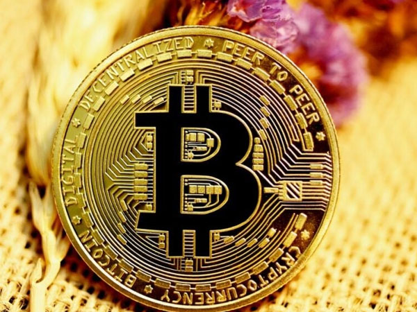 Bitcoin thê thảm, đầu cơ hoảng loạn khi xuống đáy 35.000 USD