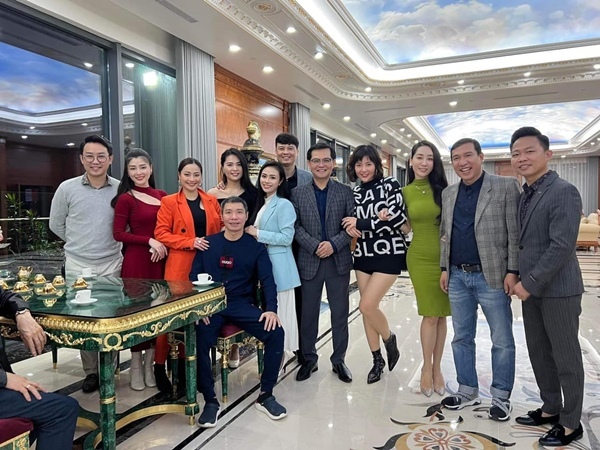 NSND Công Lý tươi tắn bên NSND Trung Hiếu, Quang Thắng