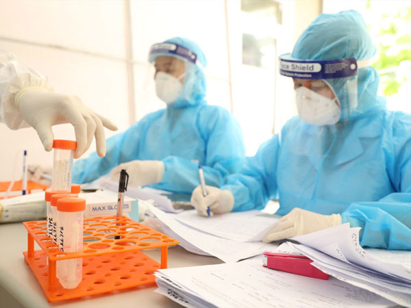 Ngày 23/1, cả nước có 14.978 ca Covid-19 mới, giảm 724 ca so với ngày trước đó