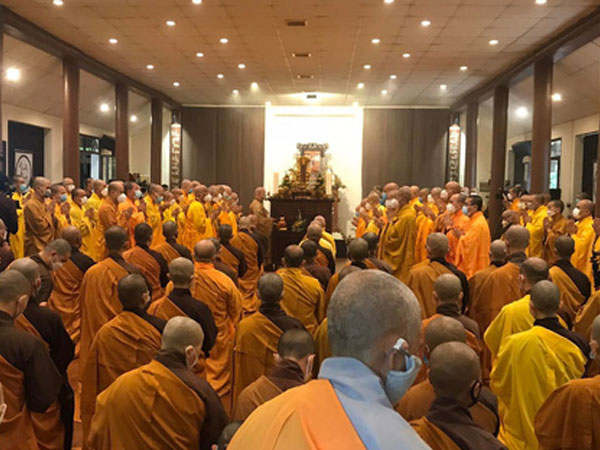 Lễ nhập kim quan Thiền sư Thích Nhất Hạnh