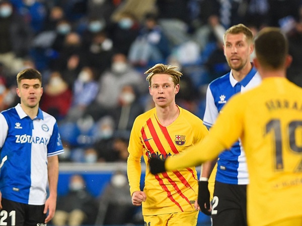 Barca suýt chia điểm với đội áp chót BXH