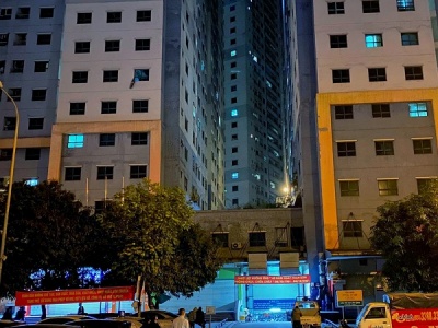 Hà Nội: Phát hiện người đàn ông rơi ở chung cư 45 tầng sau tiếng động lớn trong đêm