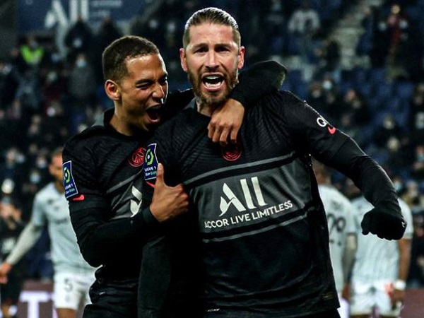 Ramos 'mở tài khoản' bàn thắng, PSG thắng tưng bừng