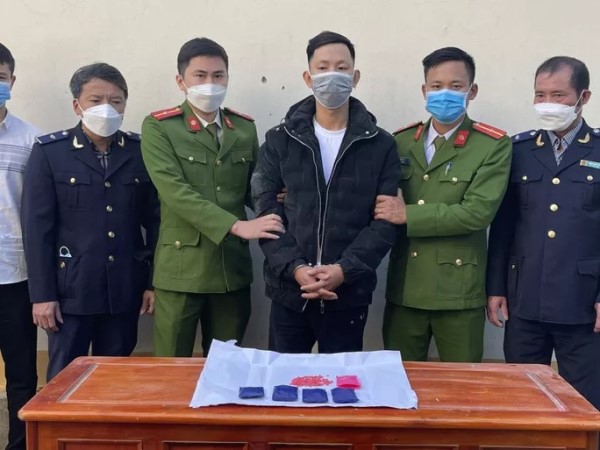 Vận chuyển 1.000 viên hồng phiến để lấy tiền... 'nuôi tiên'