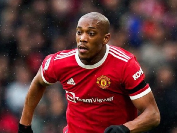 Tiền đạo Martial chấp nhận giảm lương để đào tẩu khỏi MU