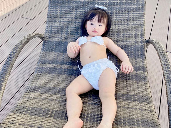 Bé Winnie 'đốn tim' bằng loạt ảnh bikini khoe dáng, nhà Thanh Thúy - Đức Thịnh còn đòi kết thông gia