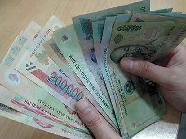 Vừa được đi làm, con gái lập tức bị bố mẹ đòi lại 200 triệu nuôi ăn học
