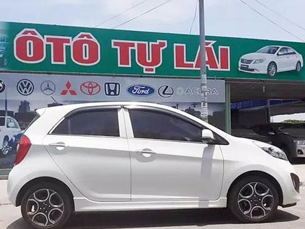 Thuê xe tự lái tránh dịch, giá tăng vẫn 'cháy' hàng