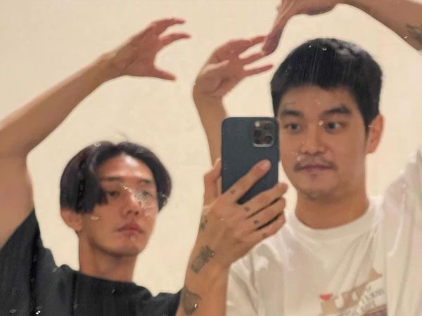Sau nghi vấn yêu đồng giới chấn động showbiz, Yoo Ah In tiếp tục công khai tình tứ bên 'bạn trai tin đồn', có hành động nhạy cảm gây tranh cãi