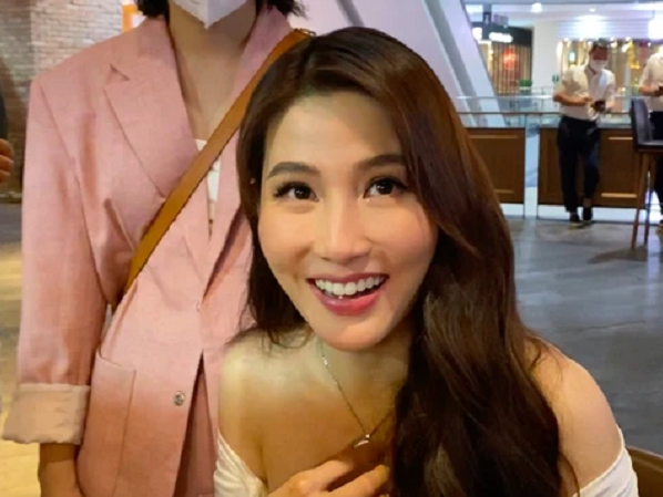 Diễm My 9X lên tiếng vụ bị người lạ giật micro gào khóc gọi tên Kiwi khi đang phát biểu trong họp báo phim 1990