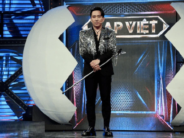 Chung kết Rap Việt: Trấn Thành gây tranh cãi vì vô duyên, hết hỏi Ricky Star thích nam hay nữ lại chê V-Soul béo