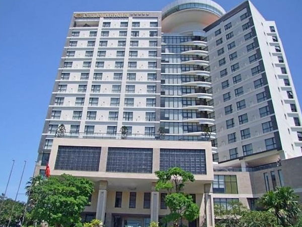 Hàng loạt ngân hàng rầm rộ rao bán 'đất vàng', penthouse để siết nợ
