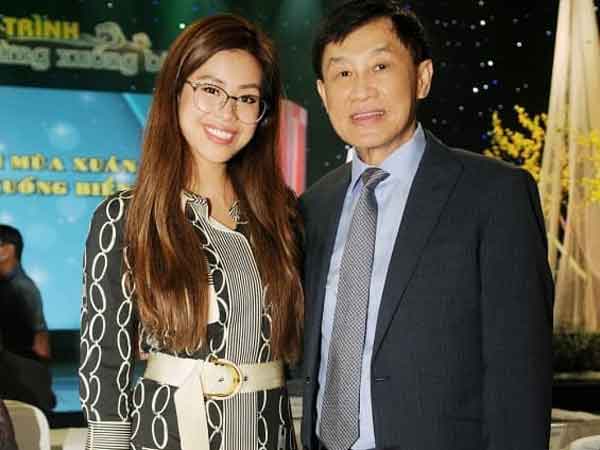 Tỷ phú Johnathan Hạnh Nguyễn hiếm hoi hé lộ về việc lấy chồng của con gái - tiểu thư Tiên Nguyễn