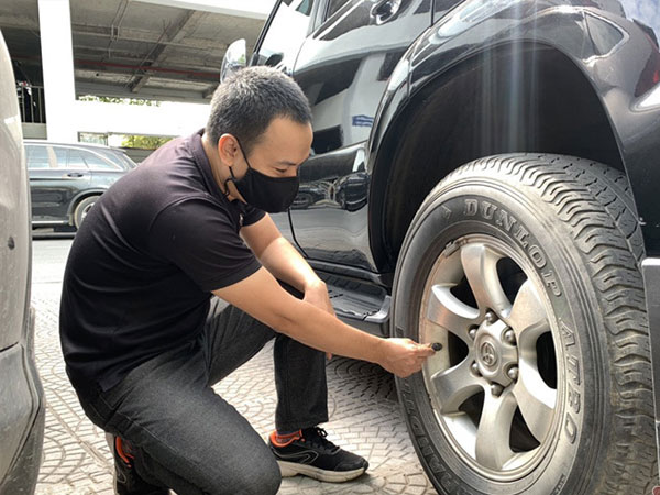 Đừng tiếc thời gian 'liếc mắt' qua 5 vị trí này trước mỗi chuyến đi dài