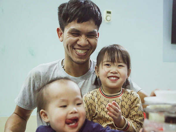 'Người hùng' Nguyễn Ngọc Mạnh và cái Tết ý nghĩa: 'Có thêm cô con gái, thêm anh chị và gia đình để về'