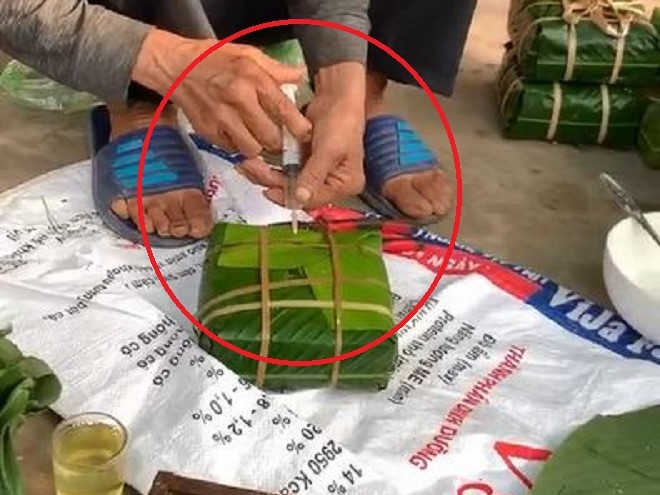 Clip: Người đàn ông tiêm 'chất lạ' vào bánh chưng, biết đó là gì thì ai nấy thở phào nhẹ nhõm
