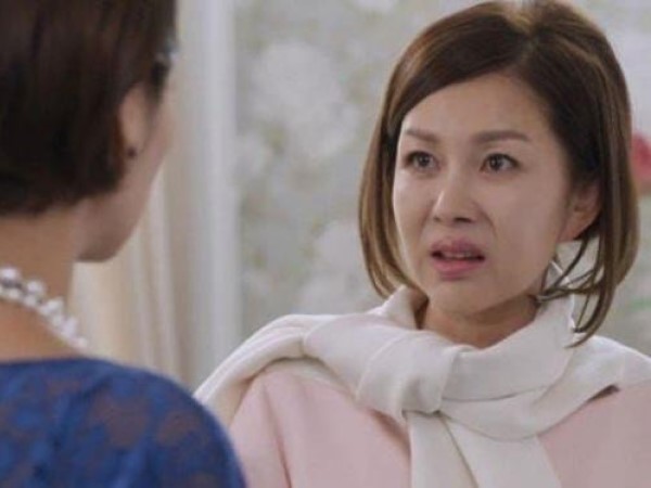 Ngay sau khi sinh con, bố chồng thưởng 'nóng' cho tôi 500 triệu và phản ứng của mẹ chồng khiến tôi choáng váng