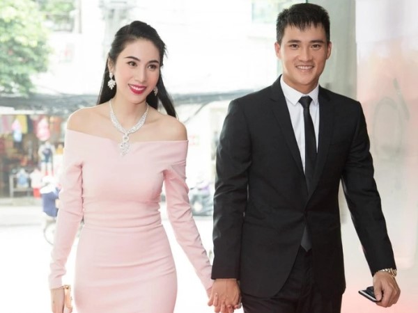 Thủy Tiên và Công Vinh lộ diện giữa lùm xùm bị hàng xóm khởi kiện